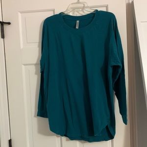 Women’s long sleeve tunic style tshirt size Medium good condition teal color